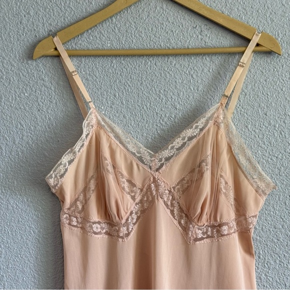 Vintage 50's Nude Slip Size 38 Ruffle hem - Picture 3 of 8